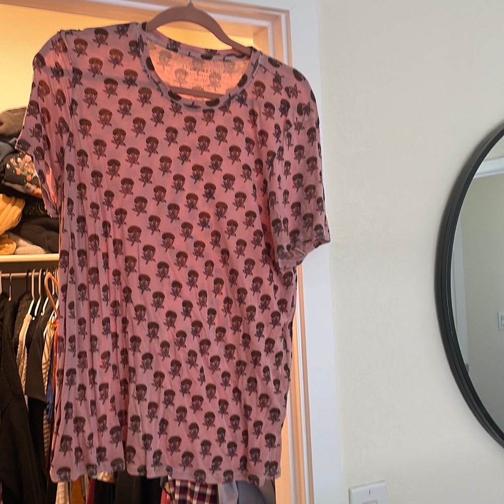 Flower print lucky brand t-shirt.
